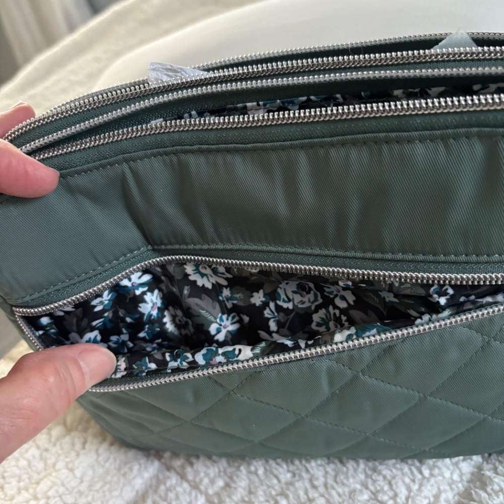 Vera Bradley triple compartment crossbody. NWT - Picture 5 of 7